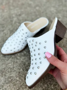 Chinese Laundry Cooper Tumbled Mules In White